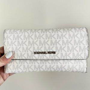 Michael Kors Jet Set Travel Trifold Signature Wallet in color bright white